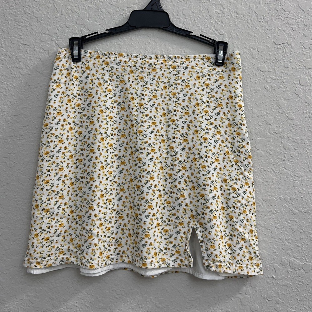 Hollister Woman's Mini Skirt Floral Size Small White, Yellow, Green Preloved